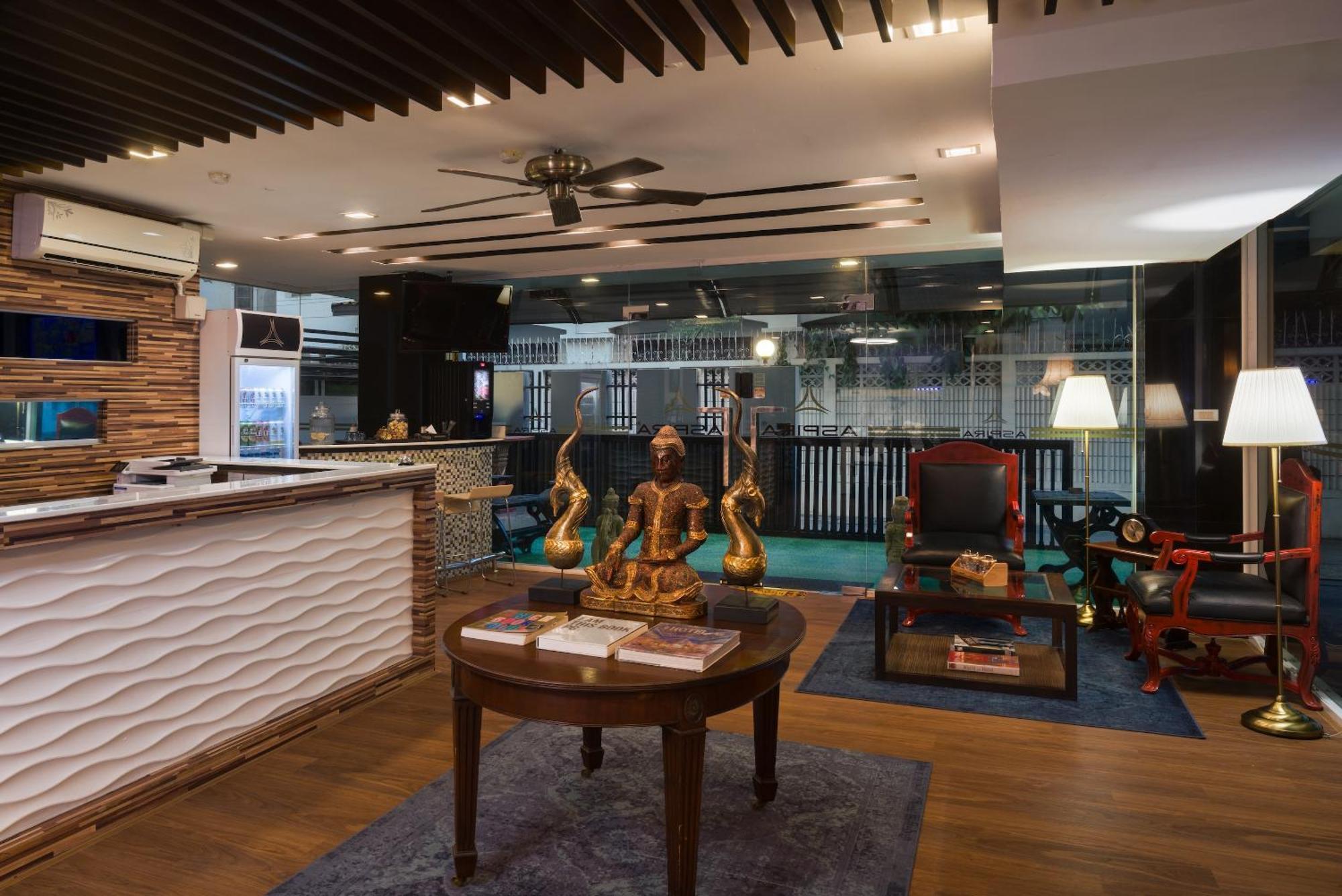 Aspira Suites Sukhumvit 20 Banguecoque Exterior foto